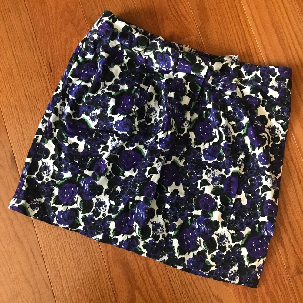 SOLD TOPSHOP FLORAL MINI SKIRT - Picture 2 of 5